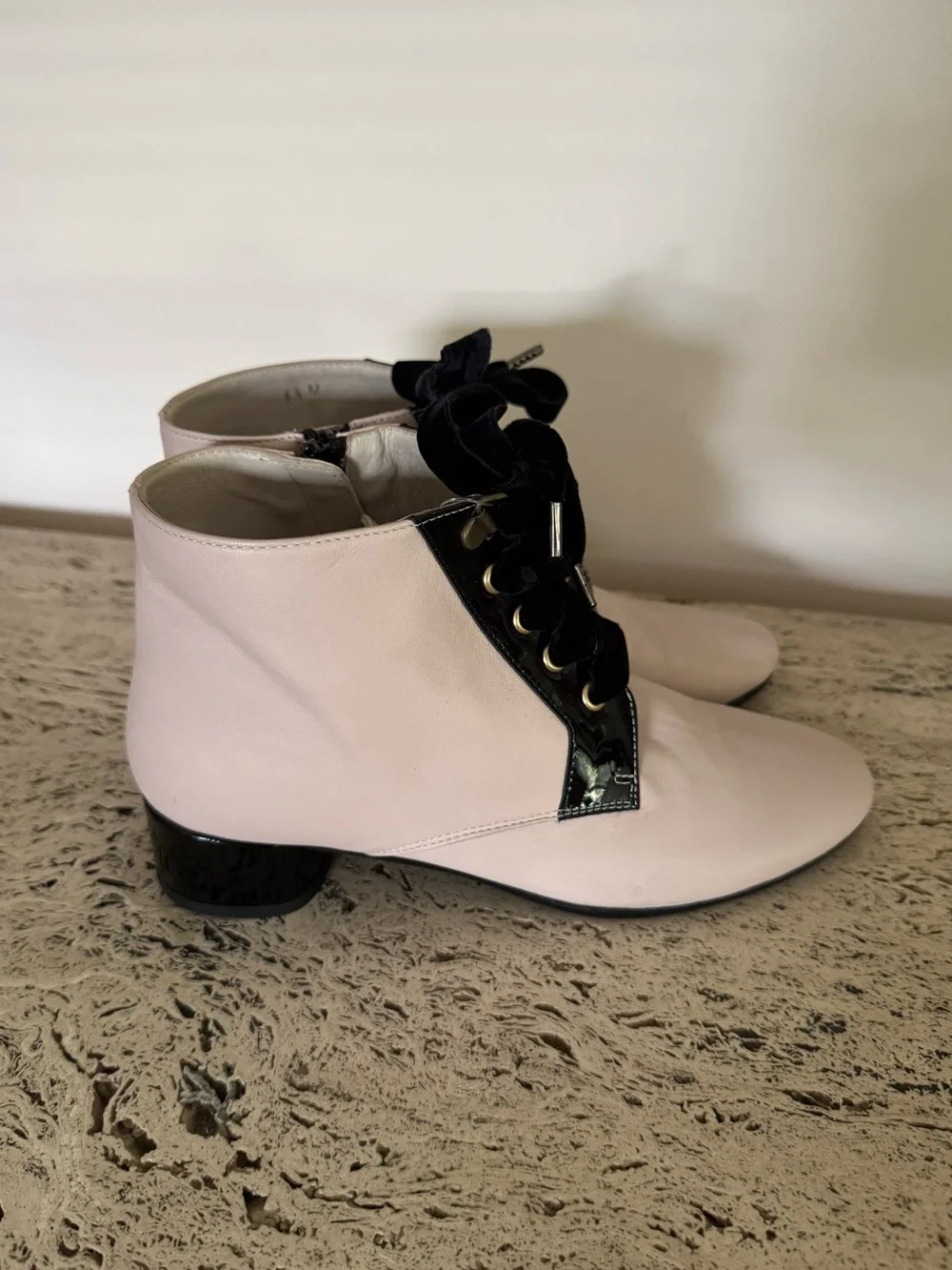 NWOB Amalfi by Rangoni Rebe bootie in soft blush leather. Size 6.5. MSRP $396